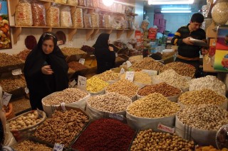 Nussladen in Tabriz